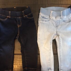 2 pairs of skinny GAP jeans 12-18 months